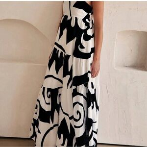 Sleeveless Black and White Maxi Dress with Bold Print
